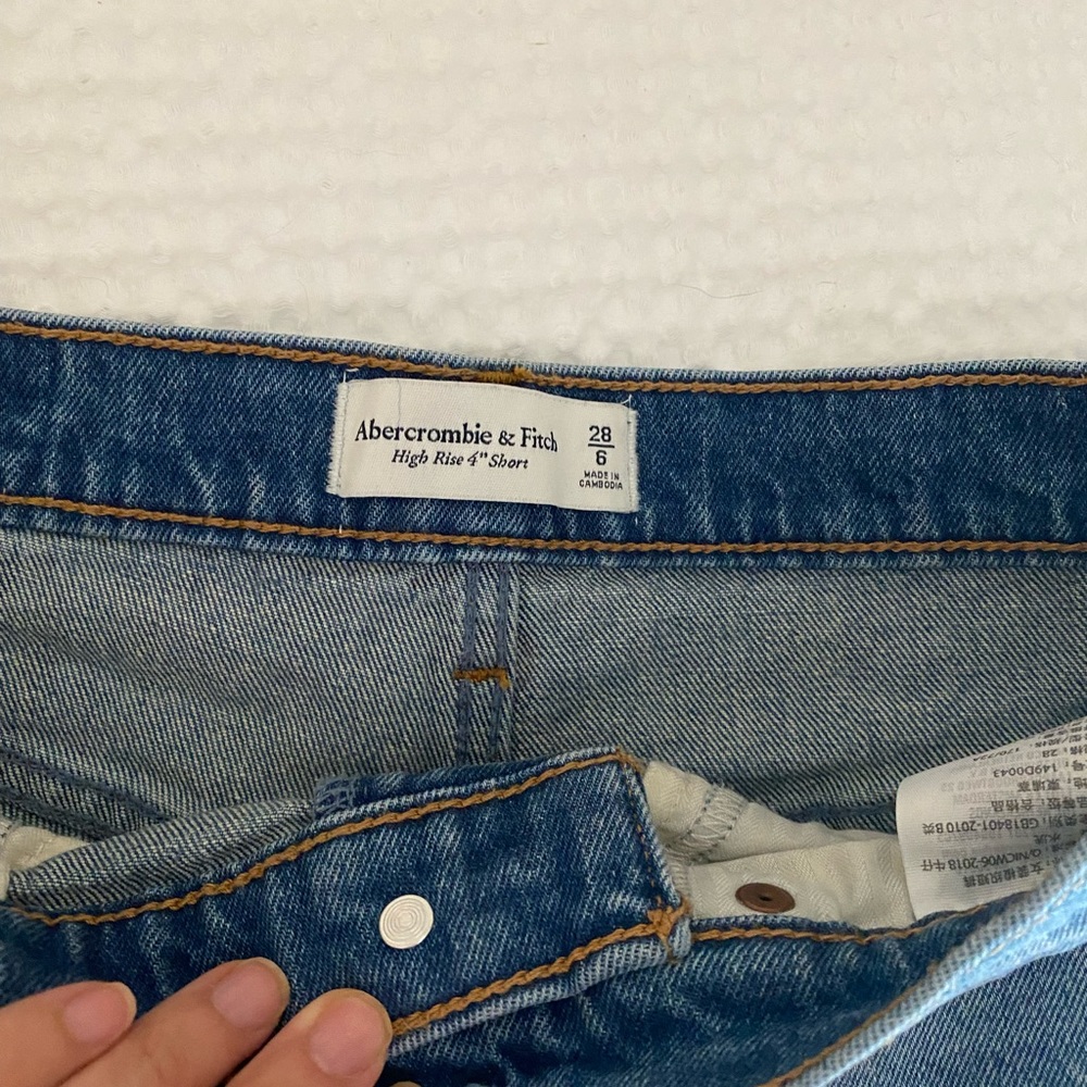 A&F High Rise shorts - Picture 2 of 3